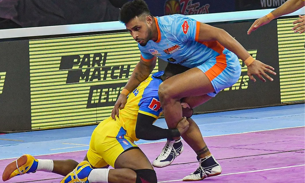 Pro Kabaddi: Maninder Singh scores 20 points in Bengal Warriors' victory over Gujarat Giants by 45-40