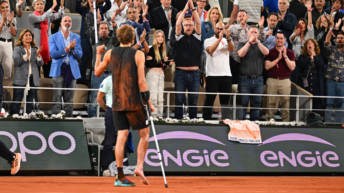Zverev suffers ankle injury in semi final of Roland Garros; leaves in crutches