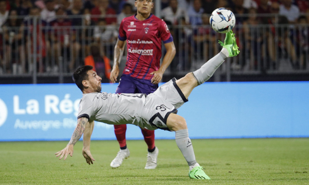 Lionel Messi scores bicycle kick in opening fixture against Clermont; PSG win 5-0