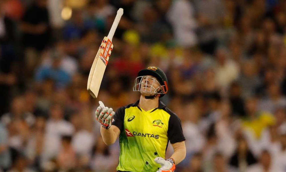 David Warner apologizes to fans after posting wrong photo