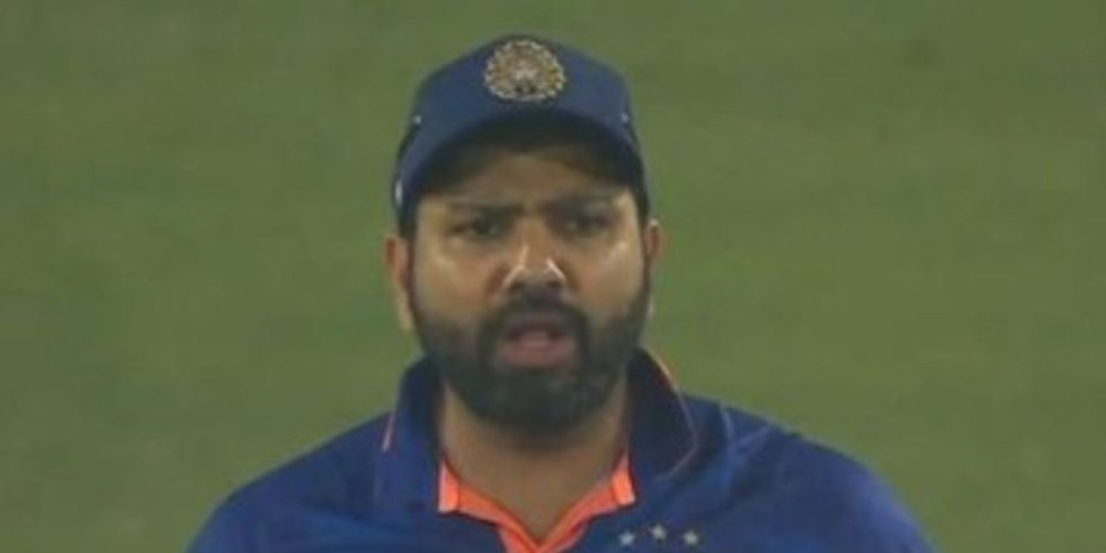 Watch: Rohit Sharma loses his cool after KL Rahul and Washington Sundar's fielding collapses