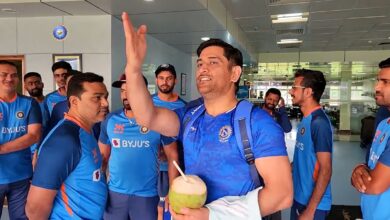 MS Dhoni visits Team India at practice in Ranchi ahead of the T20I series against NZ