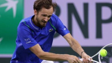 Daniil Medvedev advances to Indian Wells semi-finals despite ankle and thumb injury