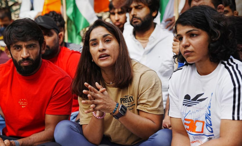 Wrestlers Vinesh Phogat and Bajrang Punia Ready to Return Medals over WFI Chief Sexual Harassment Allegations