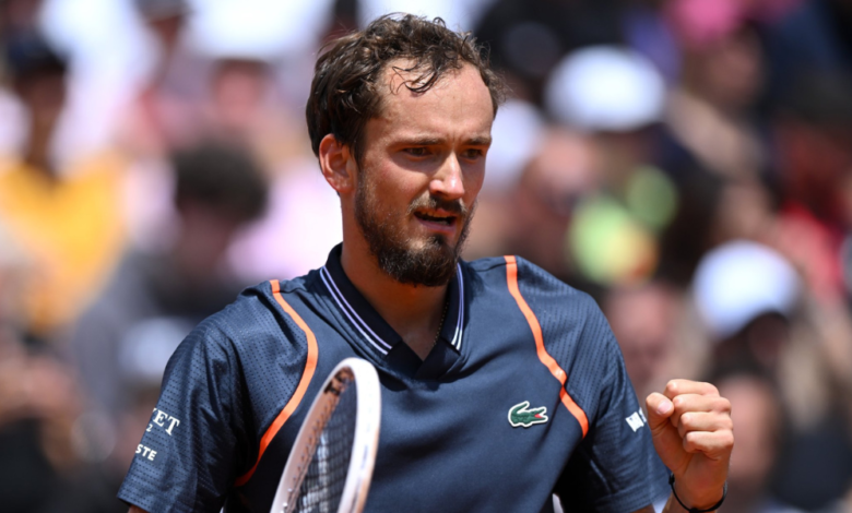 Medvedev Clinches Spot in Rome Quarterfinals with Commanding Win Over Zverev