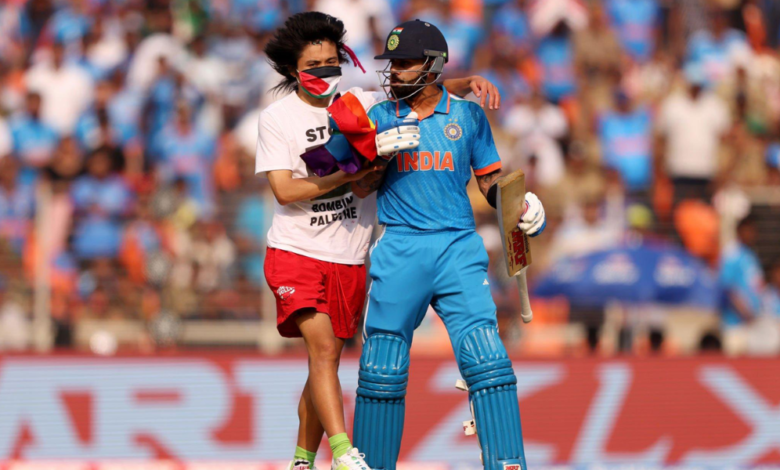 Major Security Breach in World Cup Final, Palestine Supporter Tries to Hug Kohli