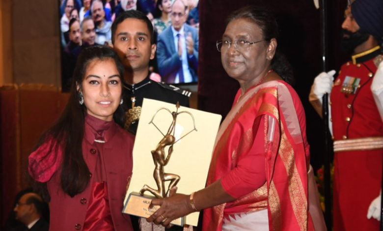 National Sports Awards 2023: Para Archer Sheetal Devi Stands Out in Prestigious Ceremony
